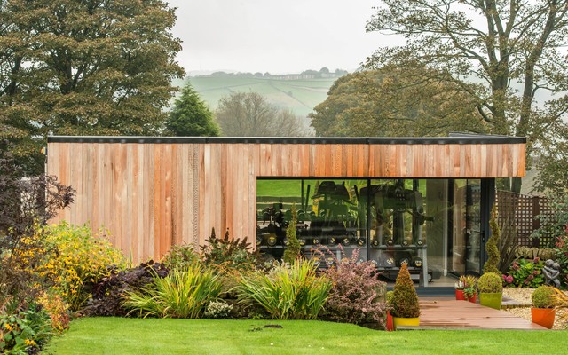 Luxury garden gymnasium and sauna - Contemporary - Garden 