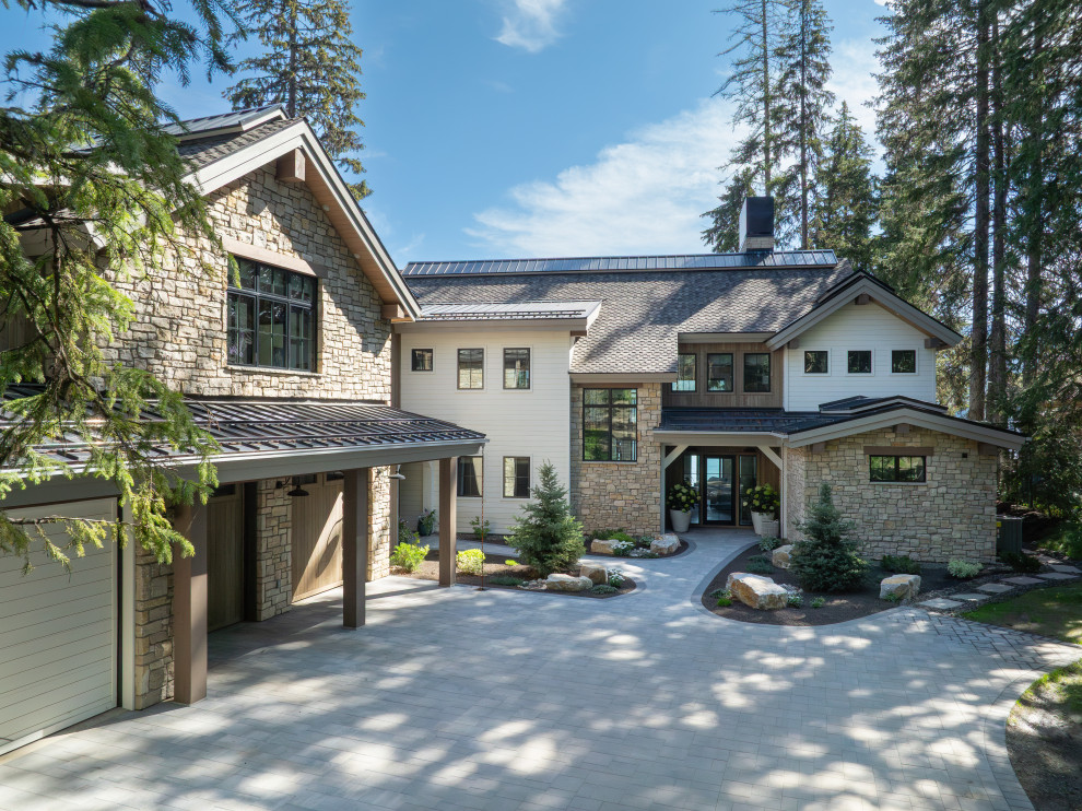 Payette Lake Home - Entry courtyard