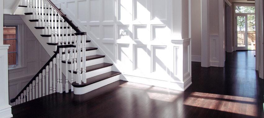 Transitional staircase photo in Toronto