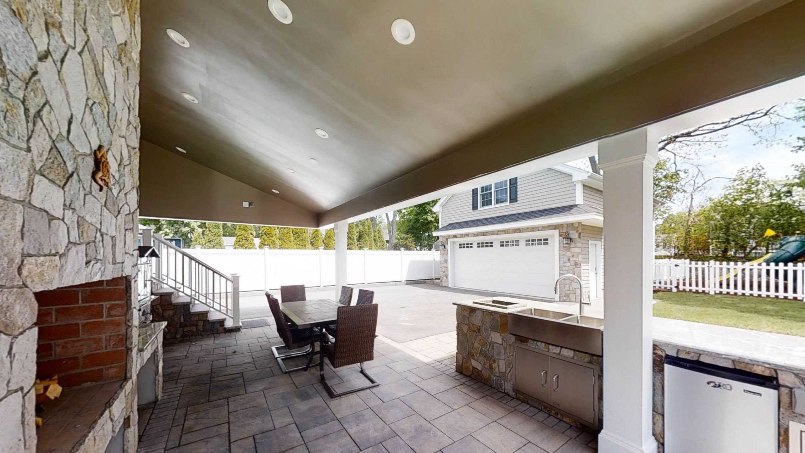 20 Eaton St