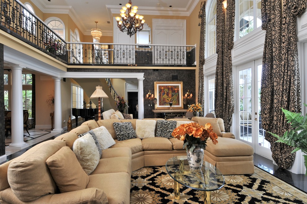 Tuscan living room photo in Tampa