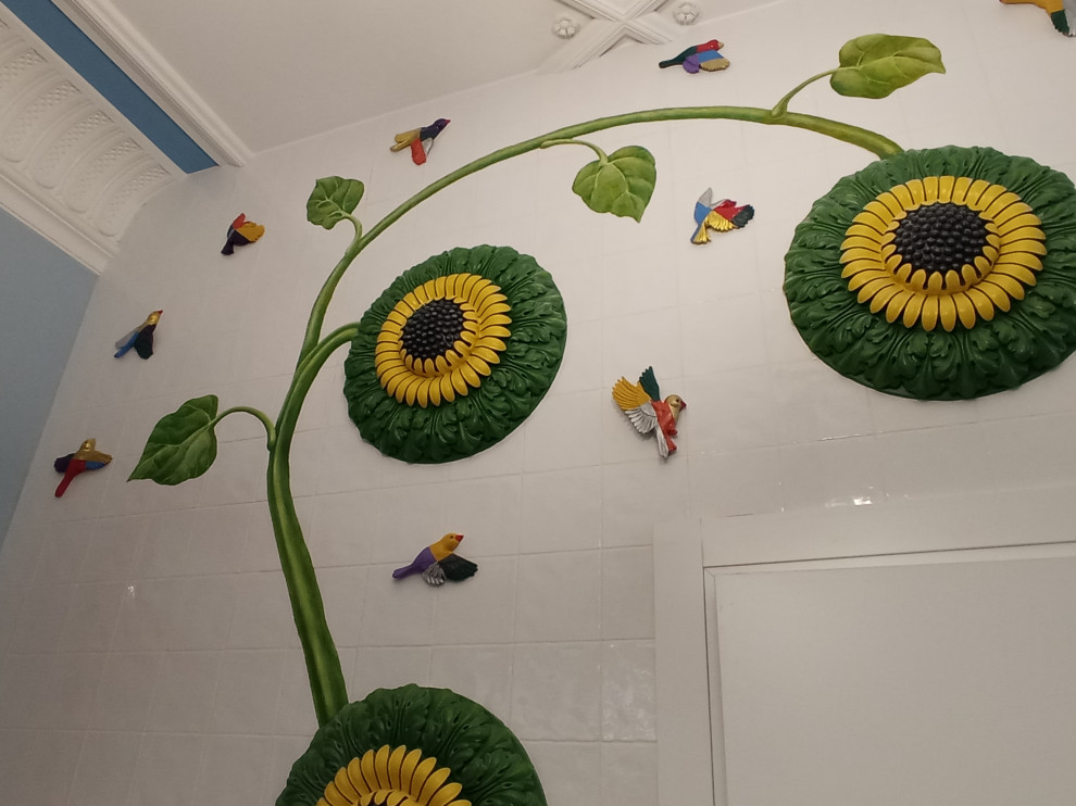 Рельефно-живописное панно в холле квартиры