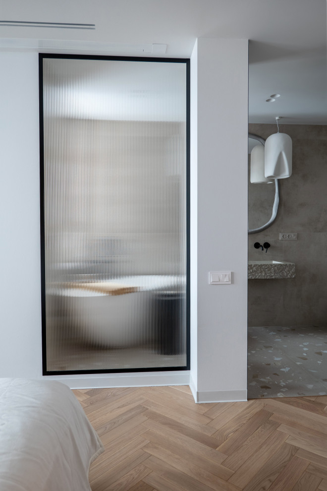 Светлая уютная ванная