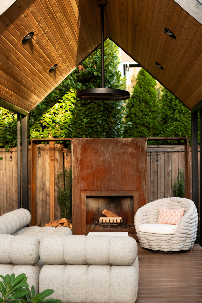 Inspiration for an industrial deck remodel in Portland