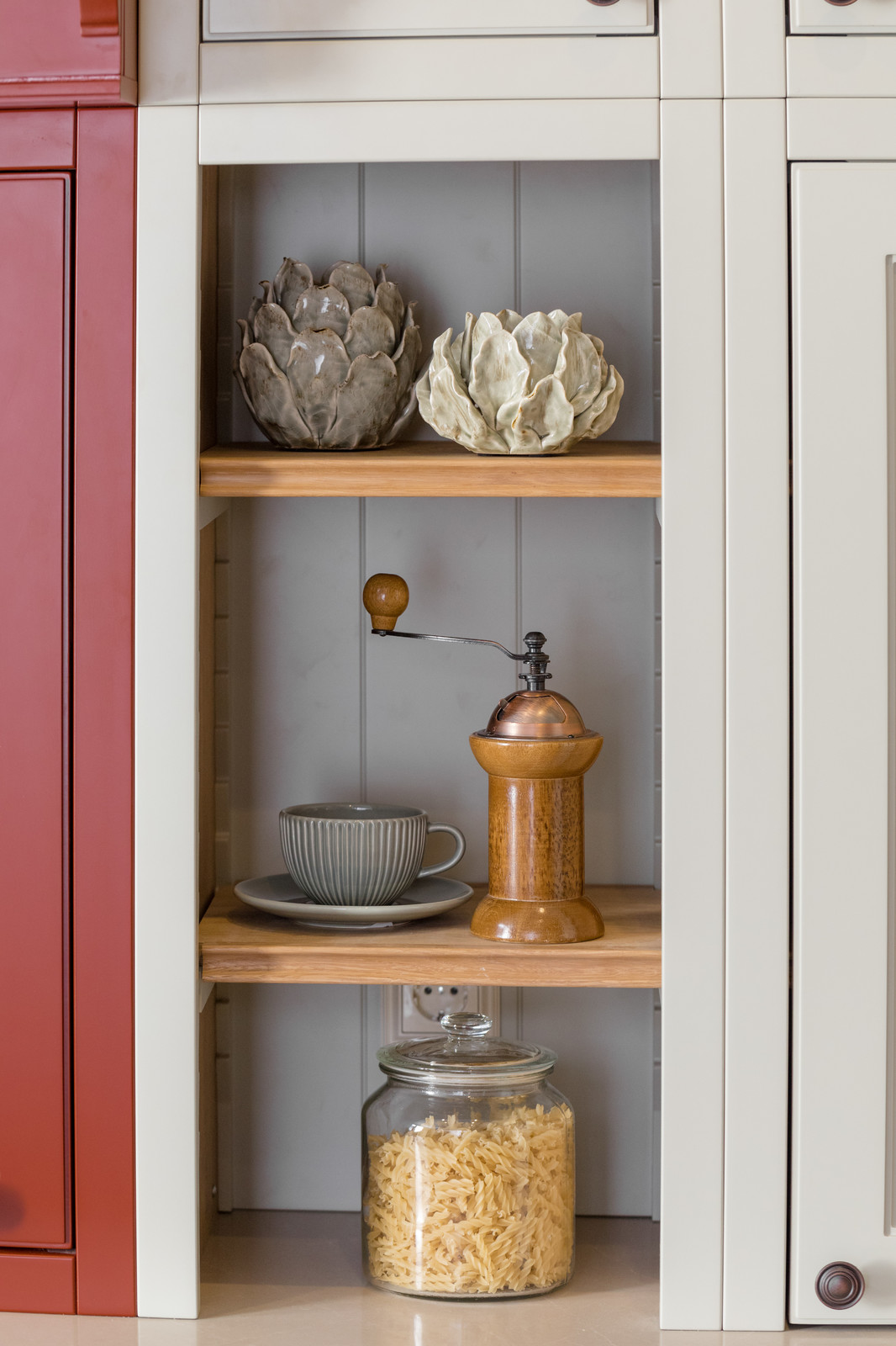 Классическая кухня в американском стиле с яркими акцентами