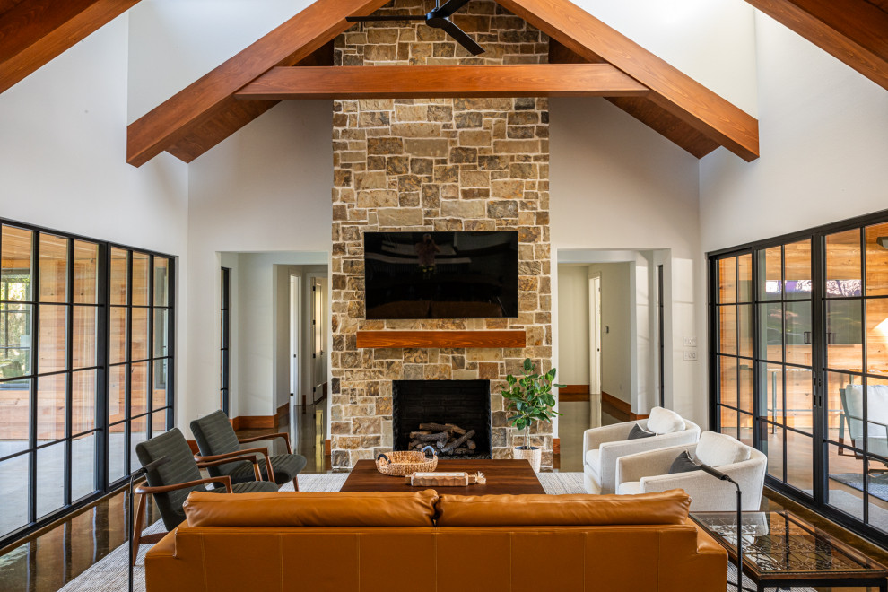 Country living room photo in Dallas