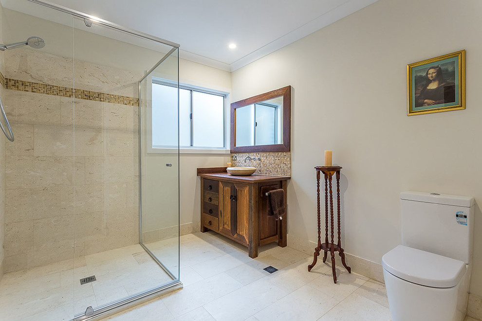 Design ideas for a transitional bathroom in Brisbane.