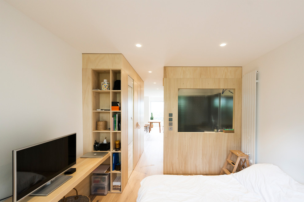 Design ideas for a scandinavian bedroom in Lyon.