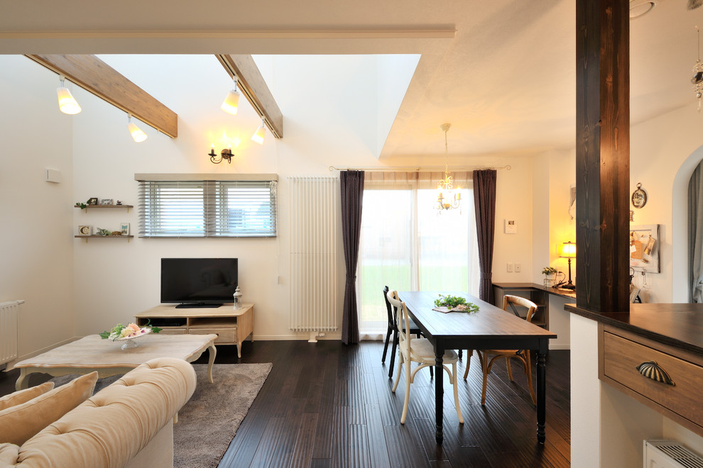 Design ideas for a traditional home design in Sapporo.