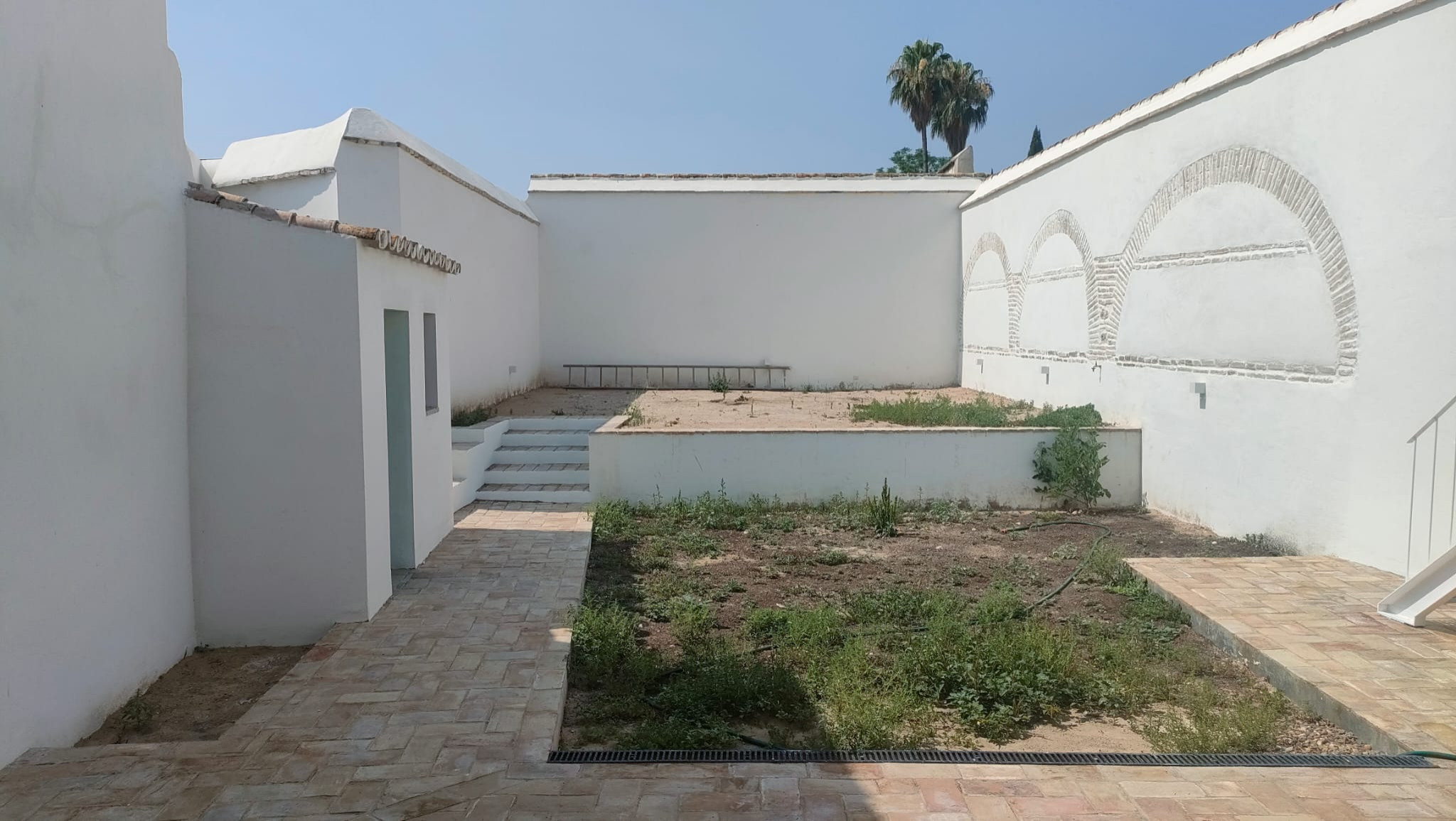 CASA CON DOS PATIOS