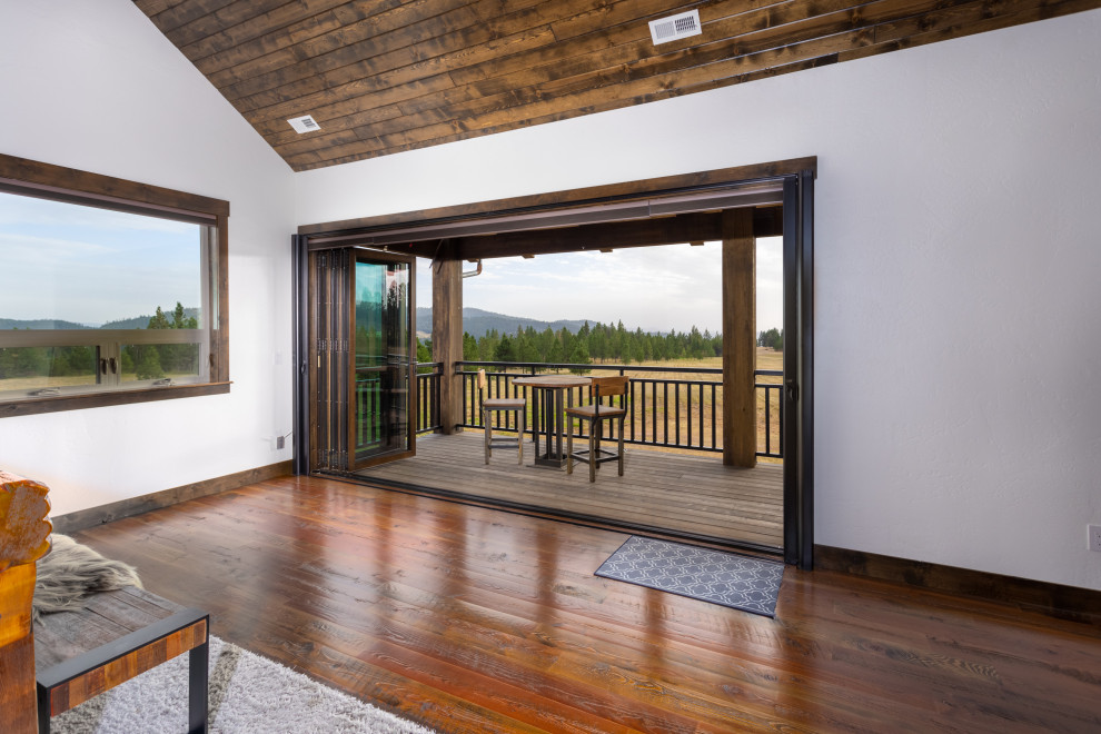 Mountain style home design photo in Seattle