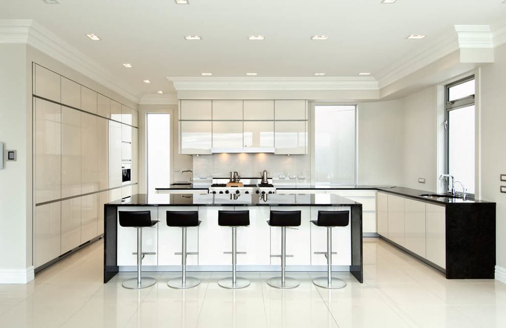 Modern eat-in kitchen in Wellington with a single-bowl sink, white cabinets, granite benchtops, white splashback, glass sheet splashback, coloured appliances, ceramic floors and with island.