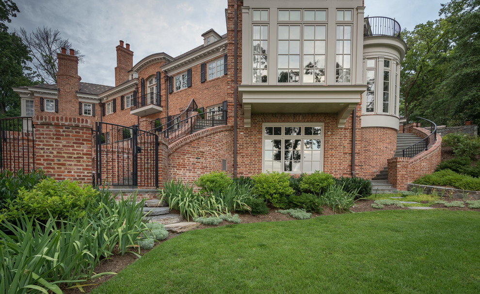 Example of a huge classic home design design in DC Metro