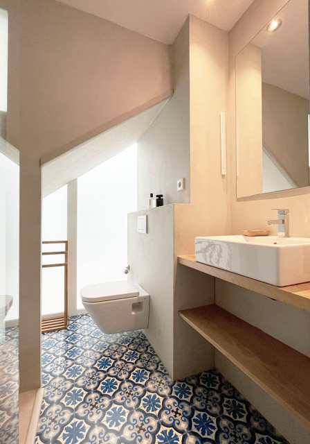 Petite salle de bain coastal-bathroom