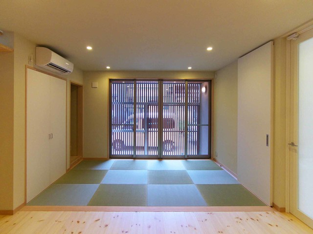 前面格子の家 japansk-dagligstue