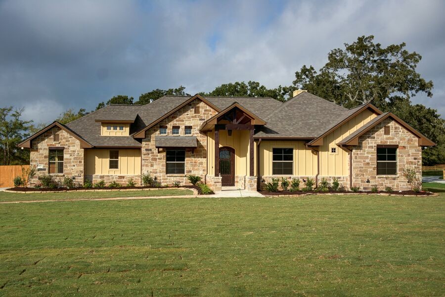 Example of a mid-sized mountain style one-story vinyl beige and concrete floor eat-in kitchen design with an undermount sink, raised-panel cabinets, dark wood cabinets, granite countertops, beige backsplash, stone tile backsplash, stainless steel appliances and an island