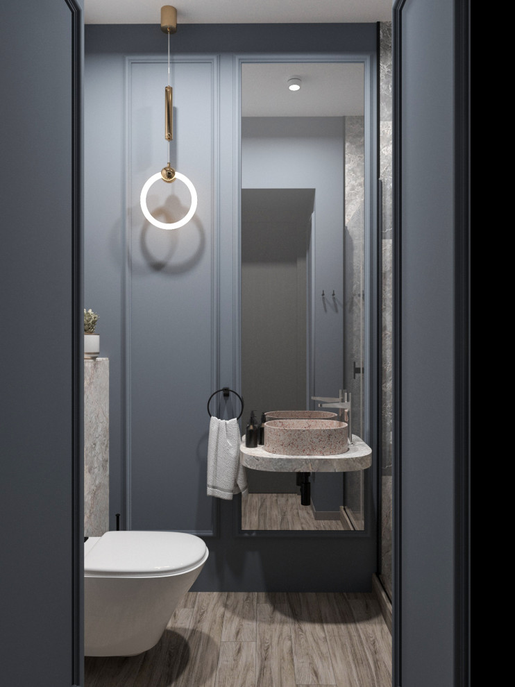 Просторная квартира в синими стенами