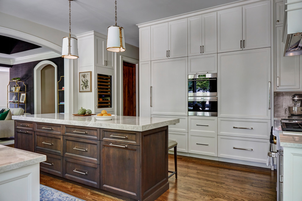 Inspiration for a large traditional kitchen in Chicago.