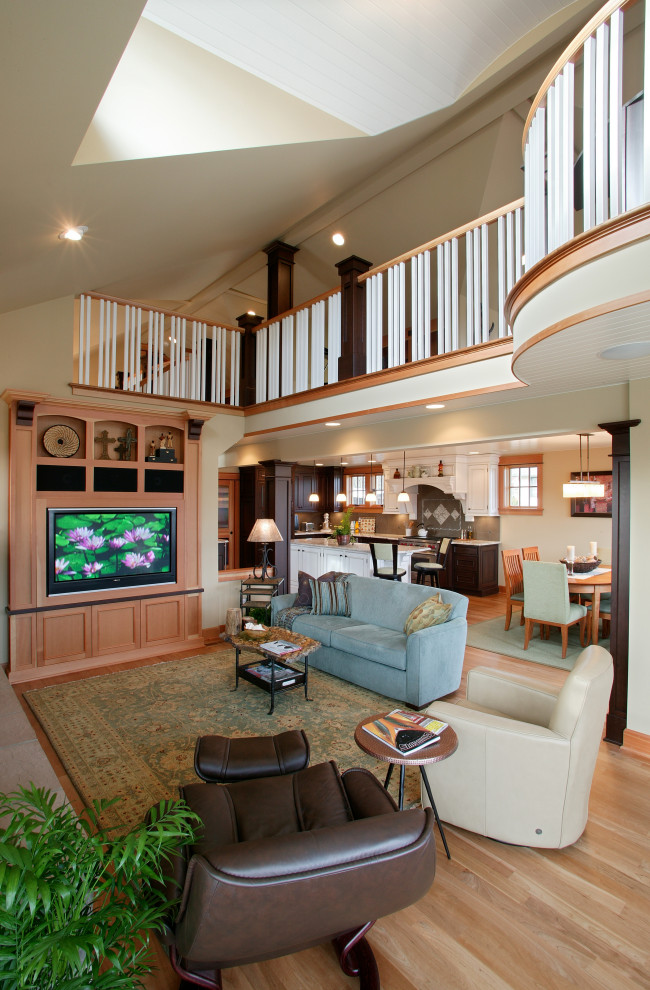 Open upper level with rail system