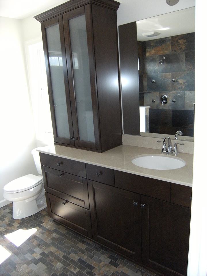 Example of a large transitional master multicolored tile and stone tile slate floor alcove shower design in New York with recessed-panel cabinets, dark wood cabinets, quartz countertops, a two-piece toilet, white walls and an undermount sink