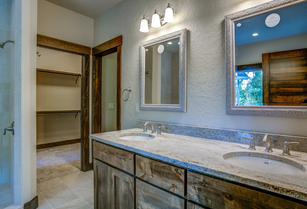 Mountain style home design photo in Seattle