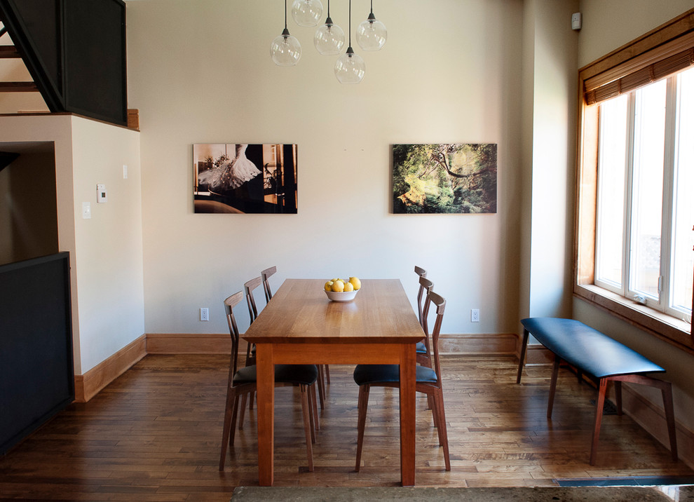 Inspiration for a modern dining room remodel in Toronto