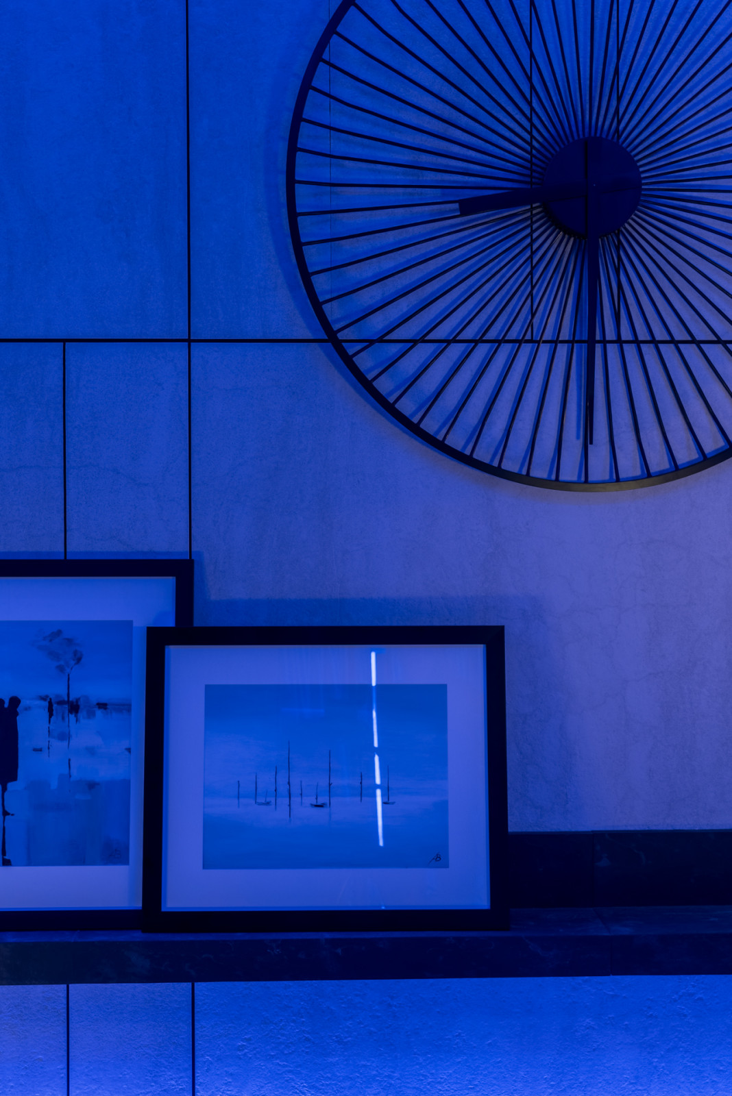 "Белый, серый и графит"