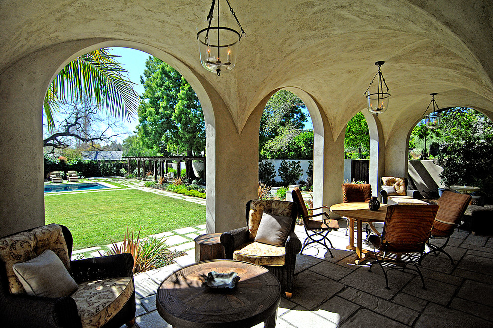 Photo of a mediterranean verandah in Los Angeles.