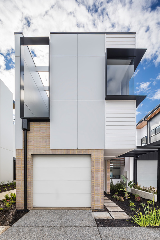 Inspiration for a modern exterior in Adelaide.