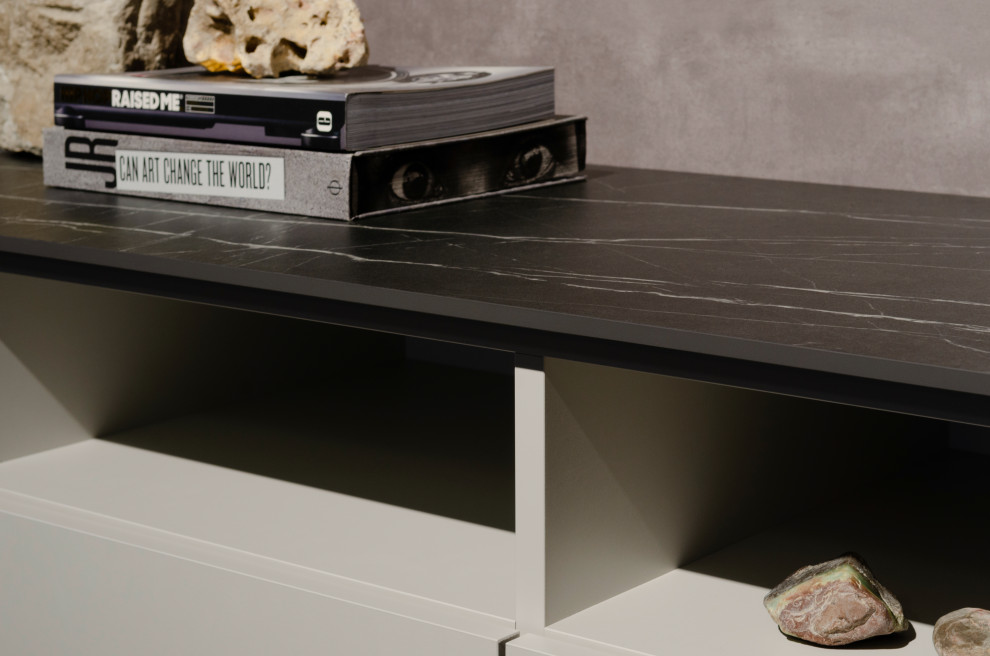 Белый комод raumplus с верхом под черный мрамор с выставки IMM Cologne 2020