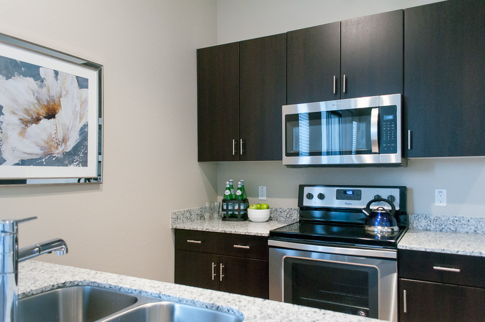 Inspiration for a small transitional home design remodel in Phoenix