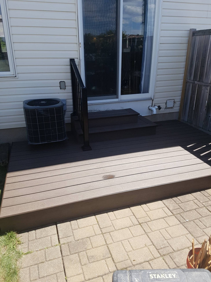 Deck - mid-sized transitional backyard metal railing deck idea in Ottawa