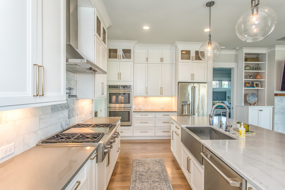 Kitchen - transitional kitchen idea