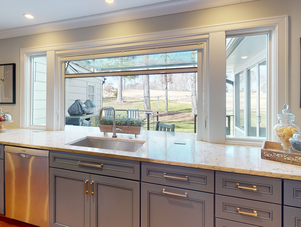 Transitional kitchen photo in Raleigh