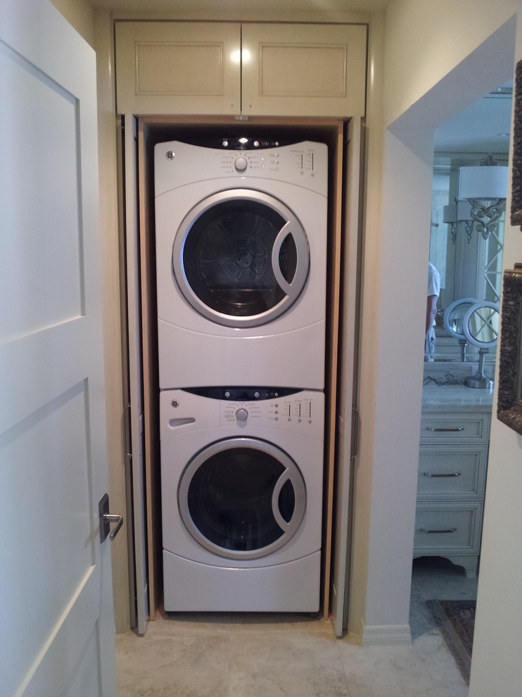 This is an example of a traditional laundry room in Miami.