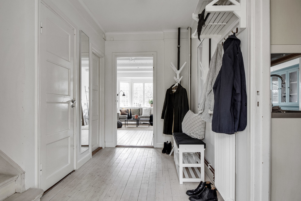 This is an example of a scandinavian hallway in Stockholm.