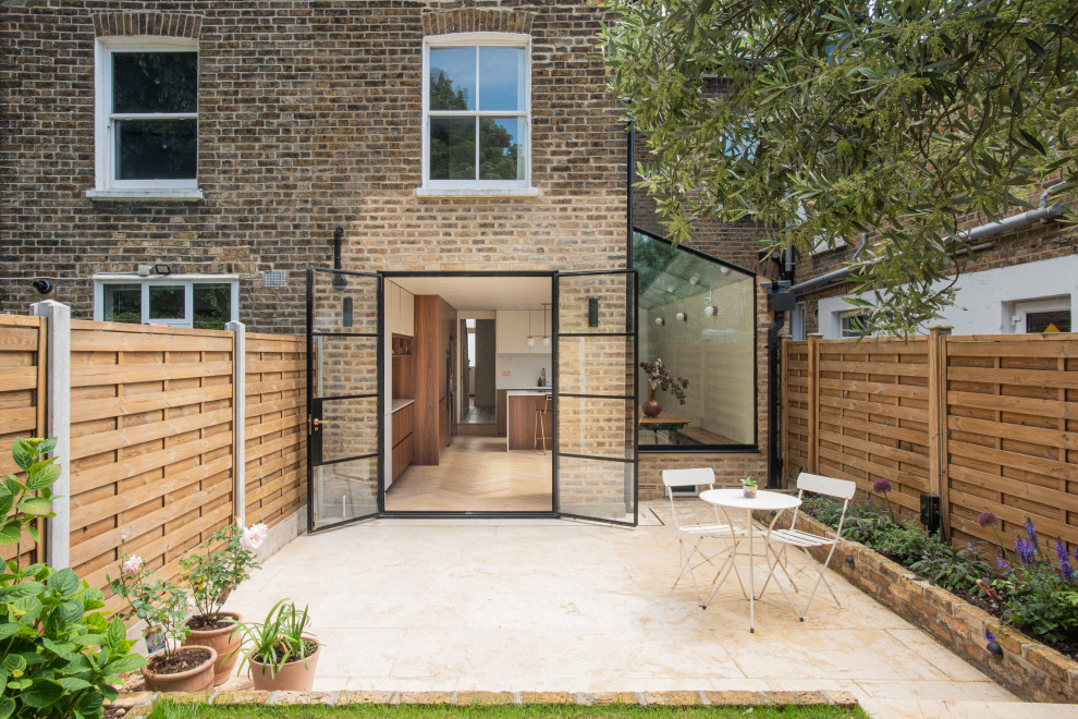 Example of a mid-sized 1950s patio design in London