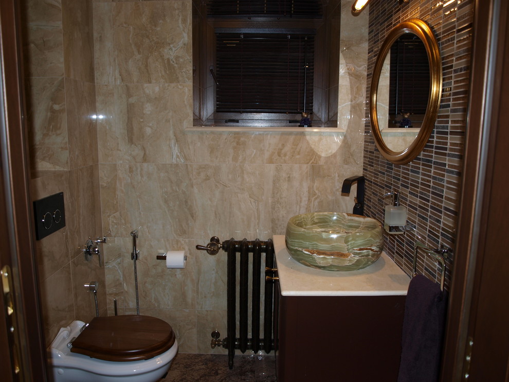 Дом на склоне холма