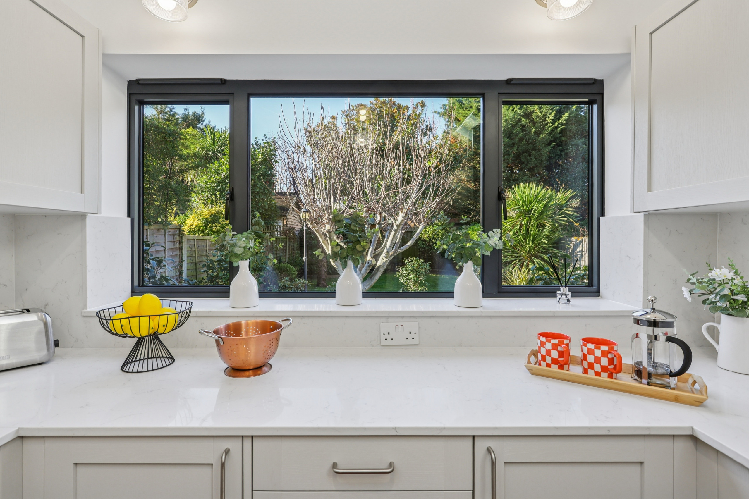 Three bedroom detached house in Thames Ditton