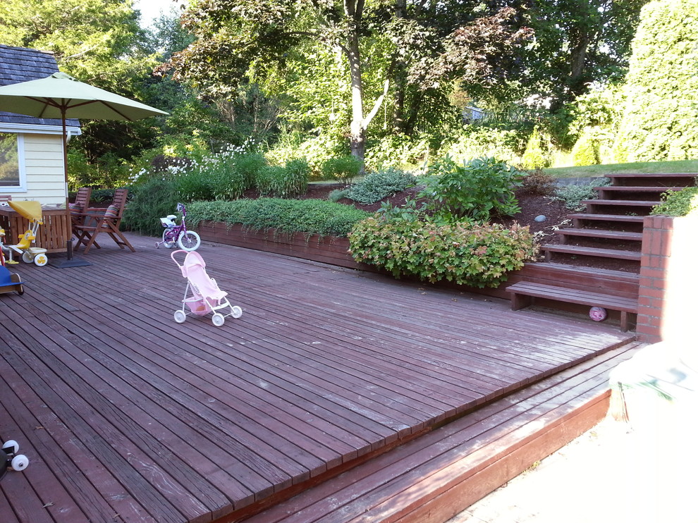 Deck - traditional deck idea in Seattle