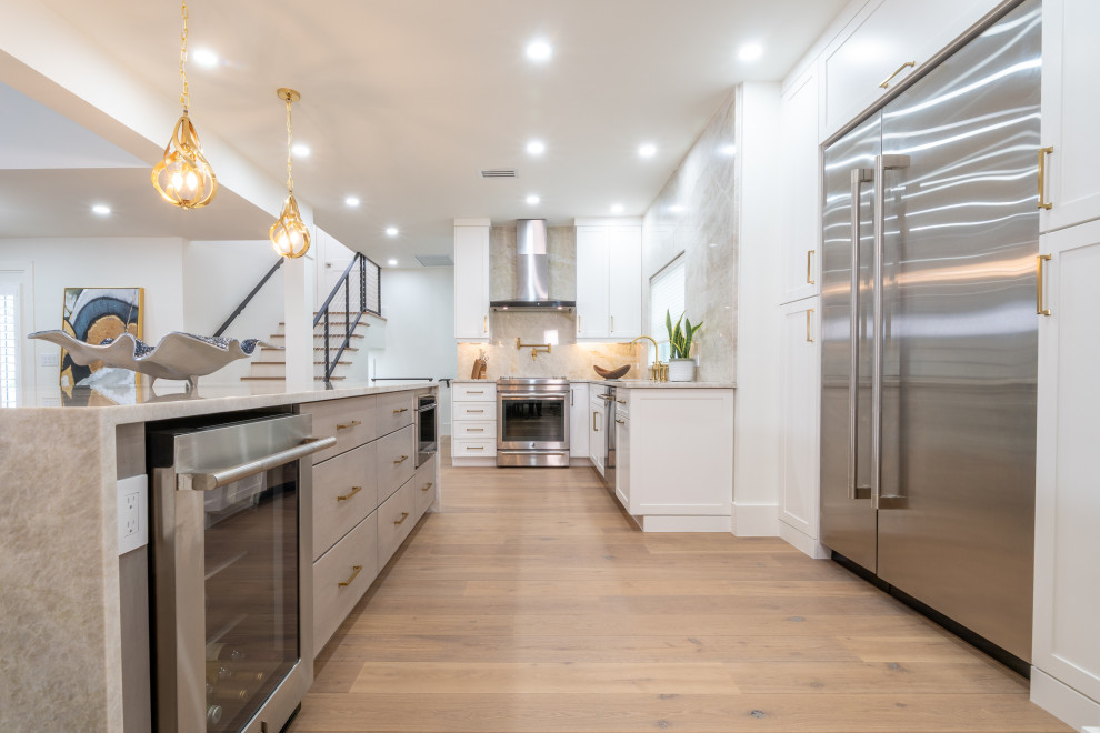 Kitchen - transitional kitchen idea in Miami