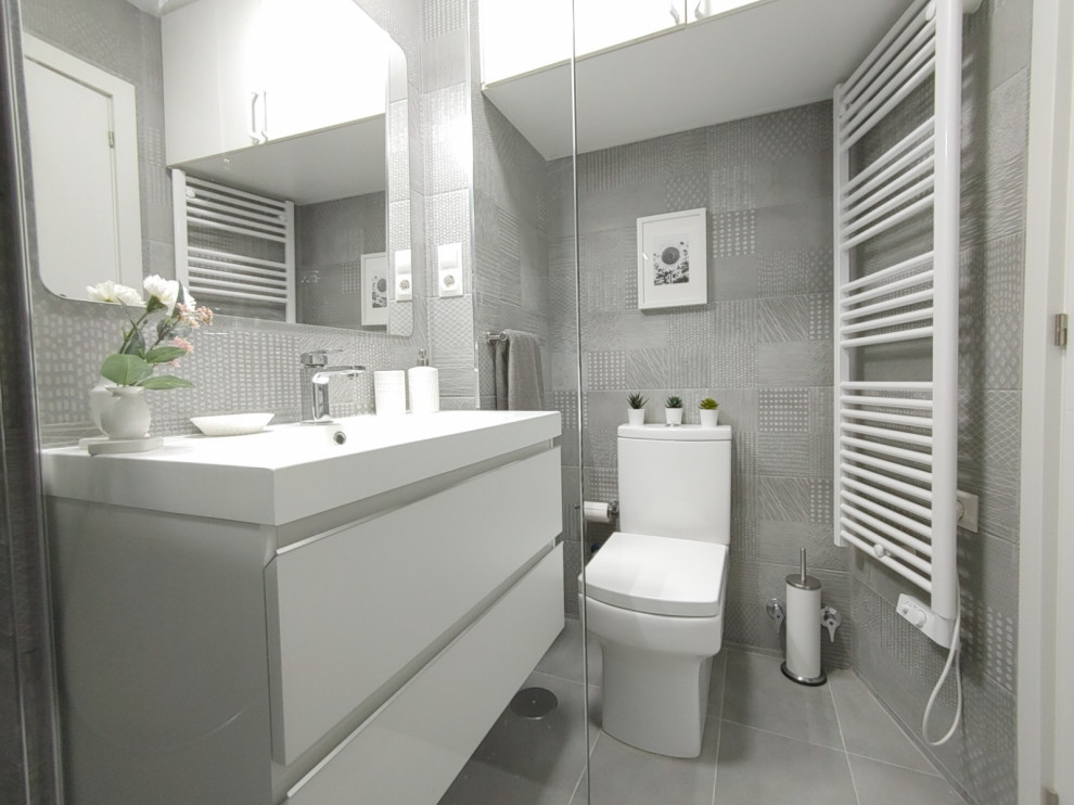 Inspiration for a small scandinavian grey and white ensuite bathroom in Madrid with white cabinets, a built-in shower, grey tiles, ceramic tiles, grey walls, ceramic flooring, a submerged sink, solid surface worktops, grey floors, white worktops, a single sink and a floating vanity unit.