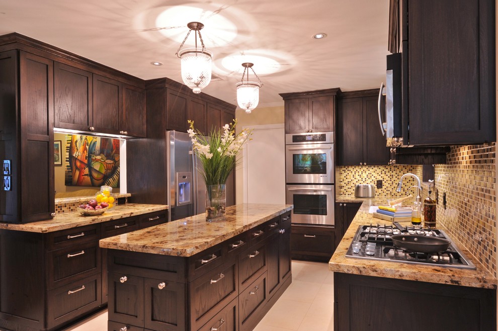 Transitional kitchen photo in Houston