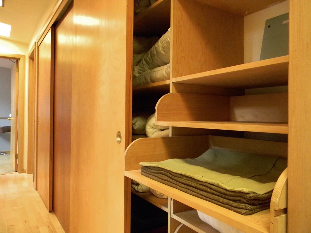 Photo of a midcentury storage and wardrobe in Seattle.