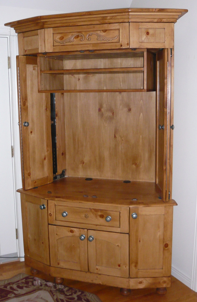 Kotorman TV cabinet. In distressed knotty pine.