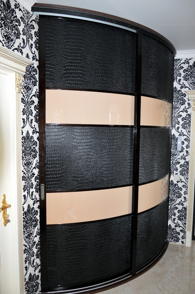 Шкаф в прихожей