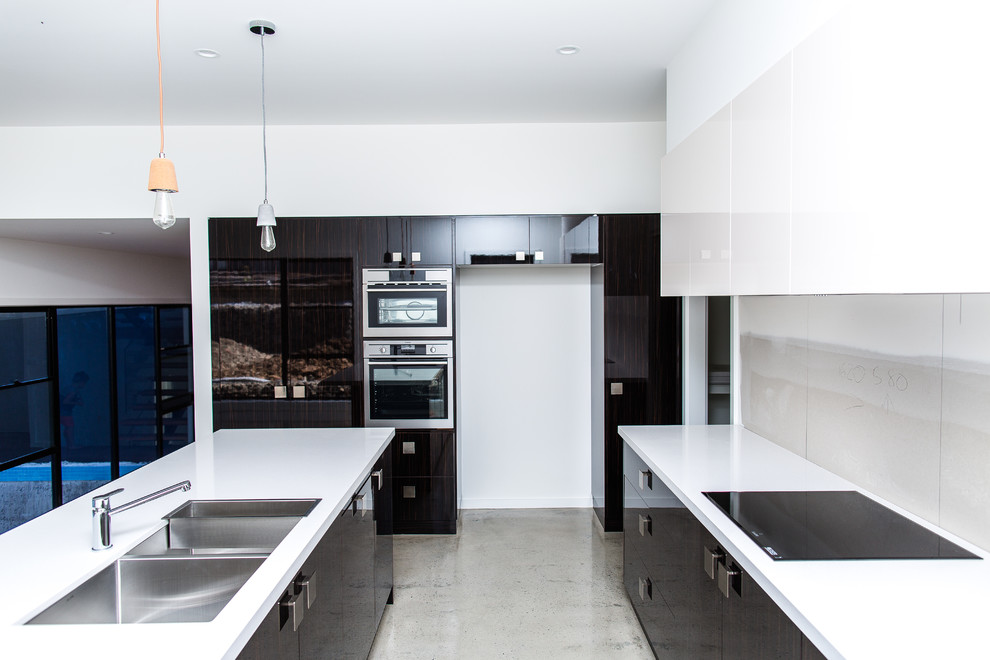This is an example of a modern kitchen in Wollongong.