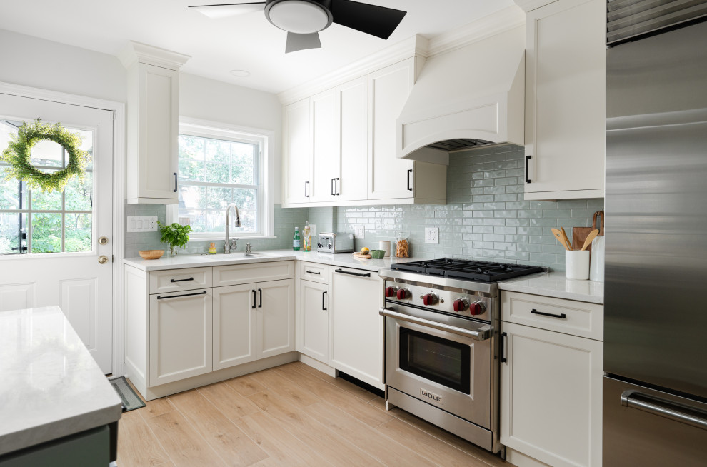 Inspiration for a transitional kitchen remodel in Chicago