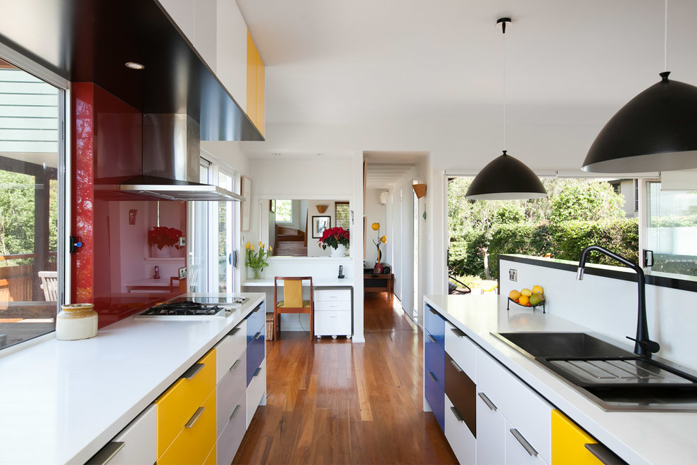 Design ideas for a midcentury kitchen in Wollongong.
