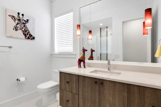 Inspiration for a mid-sized modern home design remodel in Orlando